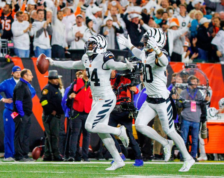 Bengals and Dolphins Clash in High-Stakes Contest