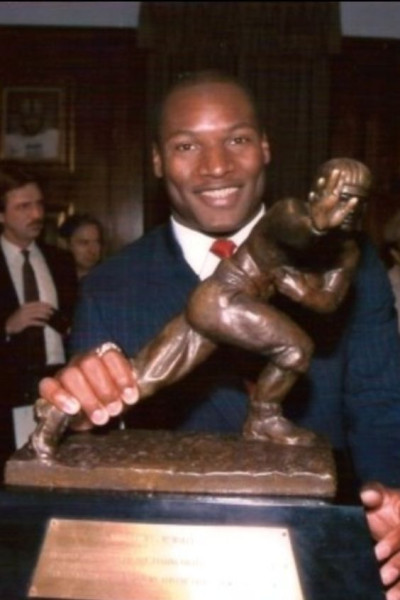 Bo Jackson Statue at Ohio State: A Symbol of Athletic Excellence and Controversy