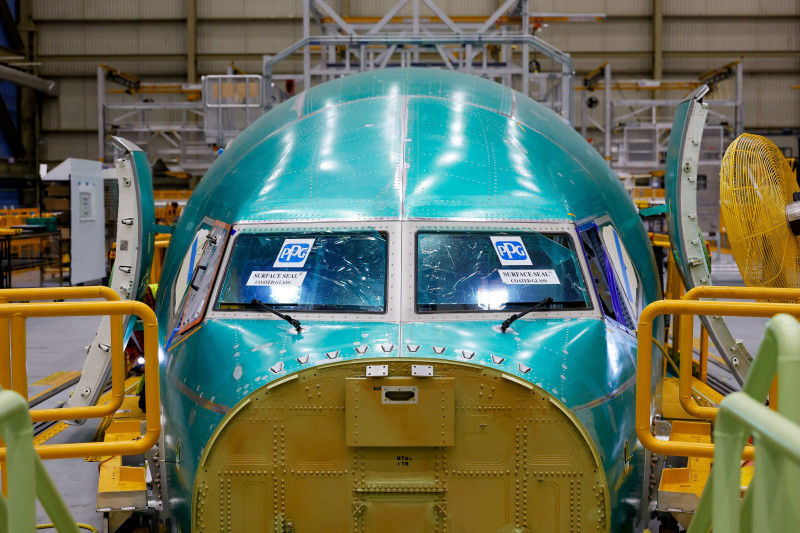 Boeing shares slip 2.3% amid safety concerns and delayed 737 certification