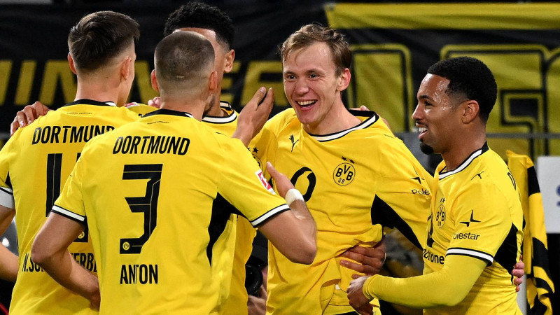 Borussia Dortmund Beats Eintracht Frankfurt 1-0, Moves to Top of Bundesliga