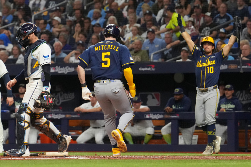 Brewers Lead 2-0 in World Series After 10-1 Rout of Rays in Game 3