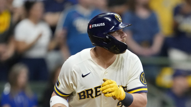 Brewers lead NLCS 2-0; World Series tickets go on sale Thursday