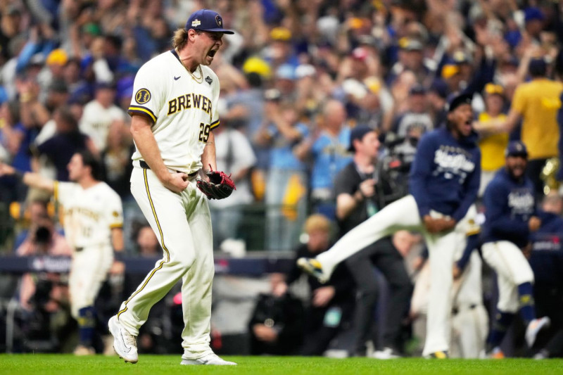Brewers rally to win Game 2, take 2-0 lead over Rays