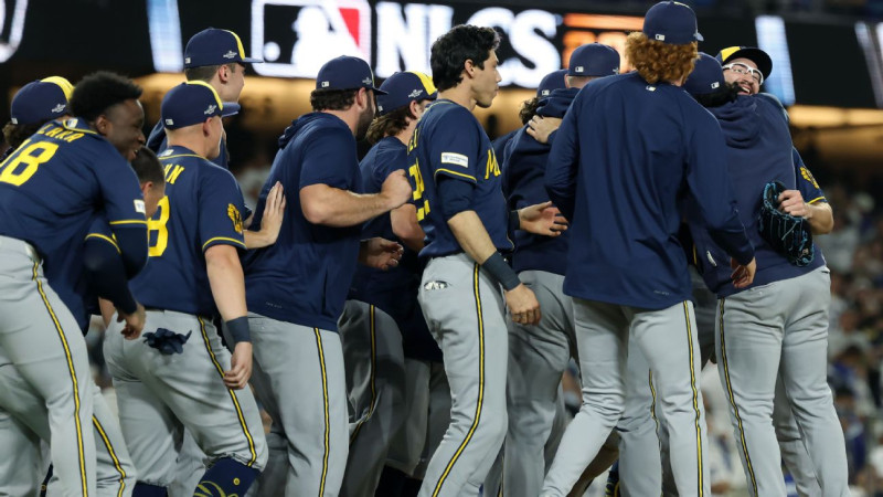 Brewers sweep Dodgers to reach first World Series in 44 years