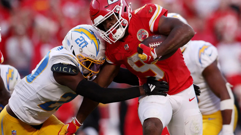 Chiefs beat Chargers 22-6 at Arrowhead, stay unbeaten