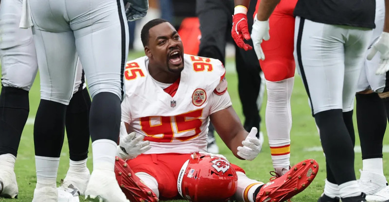 Chris Jones and coach clash on Chiefs sideline