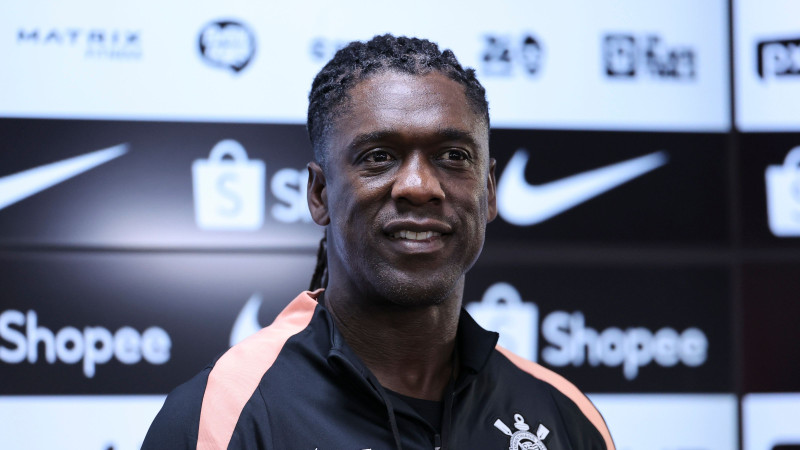 Corinthians name Seedorf as head coach amid losing streak