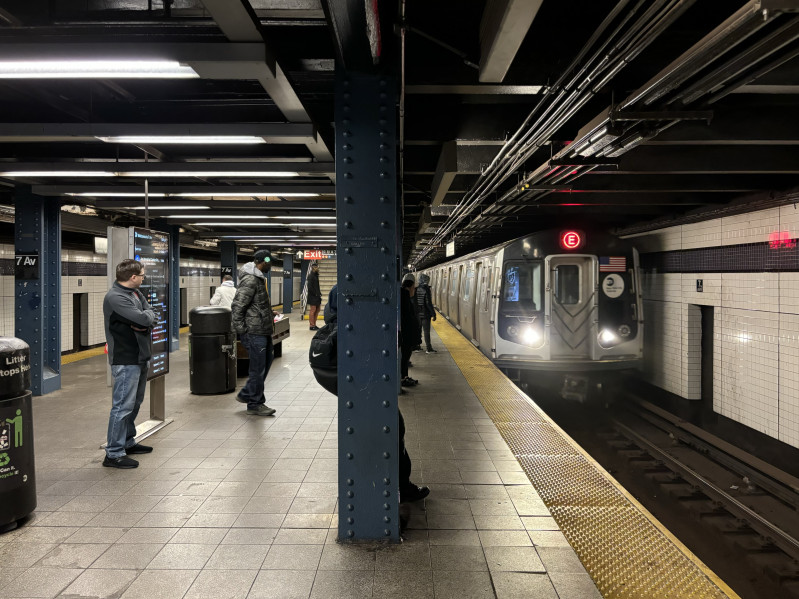 Deadly Shooting Halts Midtown Manhattan Subway Commute