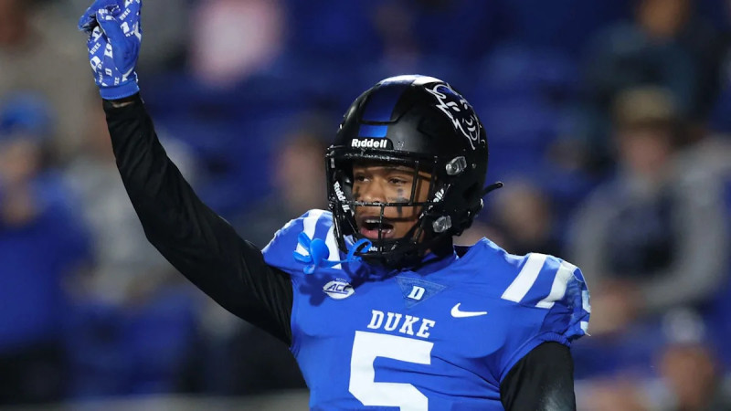 Duke Cornerback Kimari Robinson Swats at Female Trainer During UNC Game, Draws Criticism