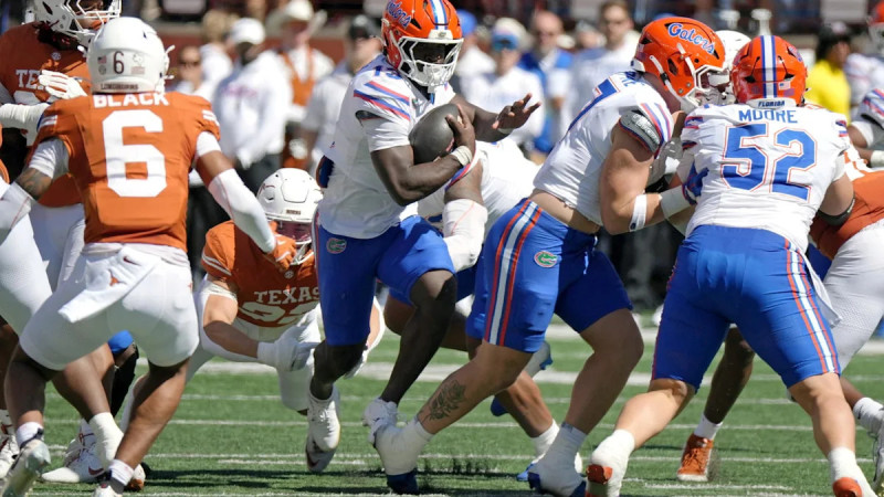 Florida defeats No. 7 Texas 27-24 in SEC upset