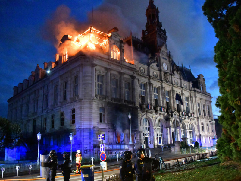 France sees 1,800 arrests as cost‑of‑living protests turn violent, town hall burned in Limoges