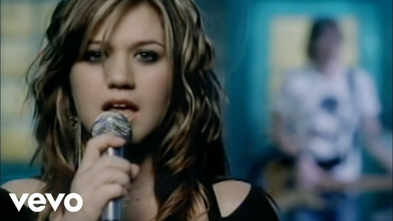 Kelly Clarkson's Brooklyn Store Drama: The Battle Over Molly Unfolds