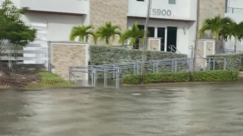 King tides cause severe flooding and power outages in South Florida