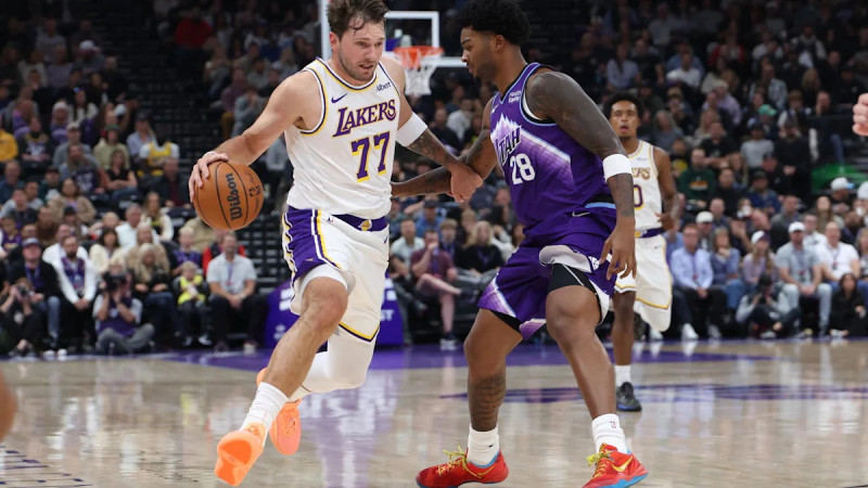 Lakers Defeat Jazz 132-123 in Season Opener at Utah
