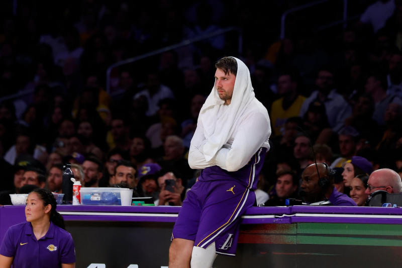 Luka Doncic Sits Out Lakers' Win Over Clippers Due to Back Tightness