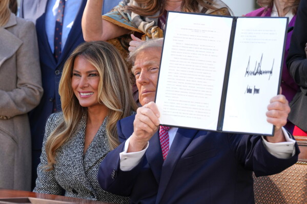 Trump signs executive order creating women's health division at NIH