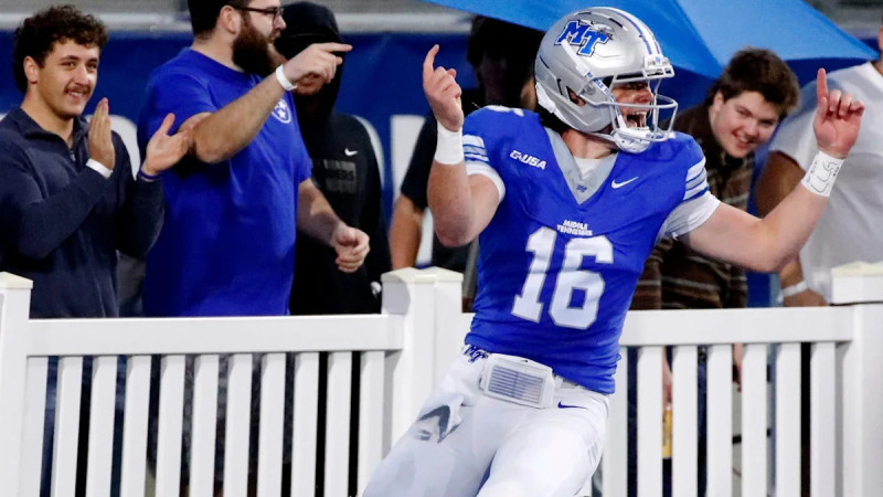 Middle Tennessee beats Delaware 33-30 in CUSA showdown