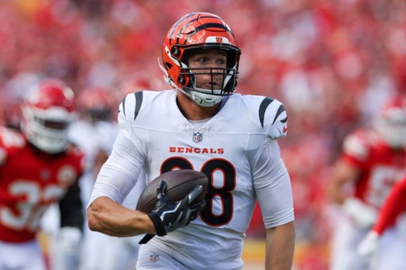 Mike Gesicki Shakes Up Week 5 Fantasy Football Lineups Amid Controversial Injury Claims