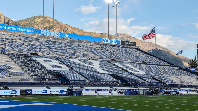 Notre Dame faces BYU in top‑10 clash at LaVell Edwards Stadium