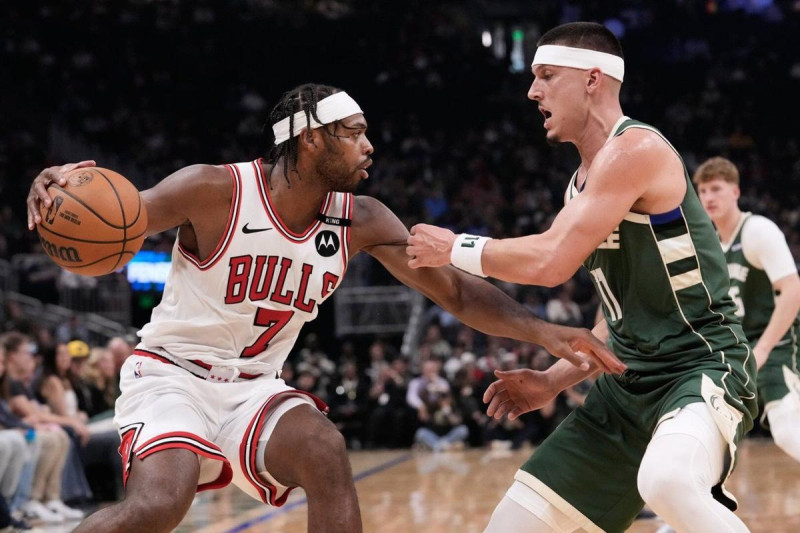 Norman Powell scores 25 as Bulls edge Bucks 132-125