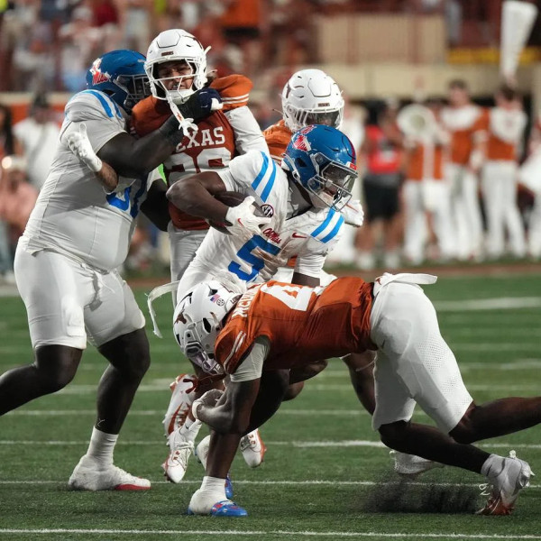 Ole Miss running back Kewan Lacy exits Texas game with re‑injured shoulder