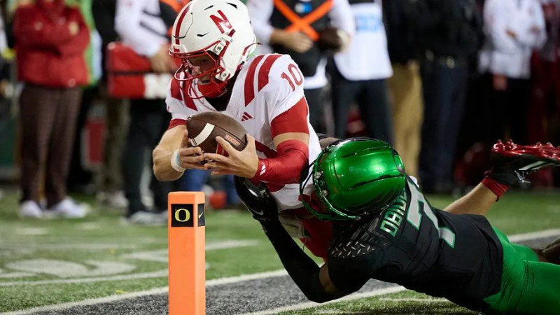 Oregon Ducks Defeat Nebraska 17-14 in Big Ten Thriller at Autzen Stadium
