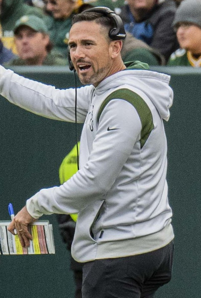 Packers beat Commanders 21-20 after controversial late call