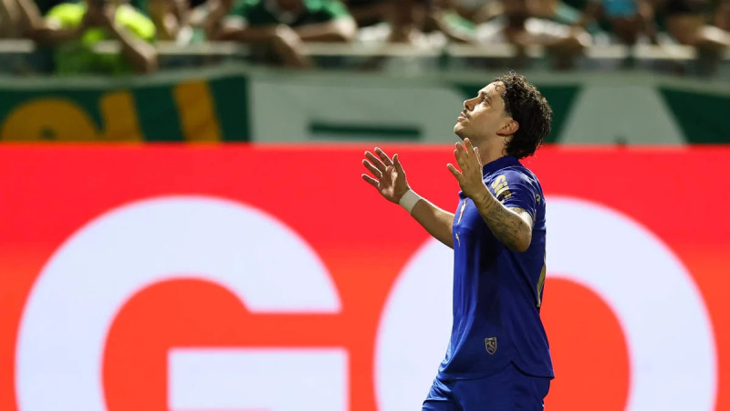 Palmeiras beats Bragantino 2-1 in Barueri to claim provisional Brasileirão lead