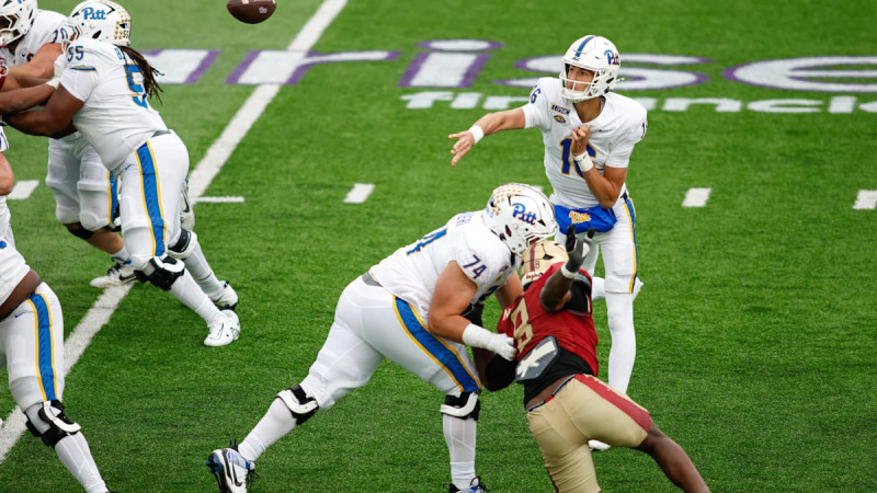 Miami Hurricanes defeat Pitt Panthers 38-7