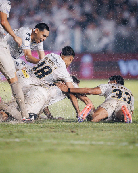 Santos FC draws 1-1 with Bahia after playing with ten men