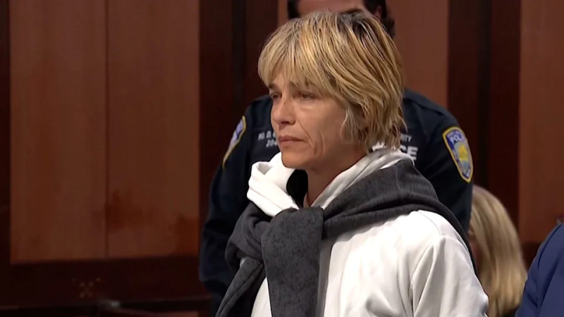 Selma Blair's Mid-Flight Incident: A Stormy Encounter