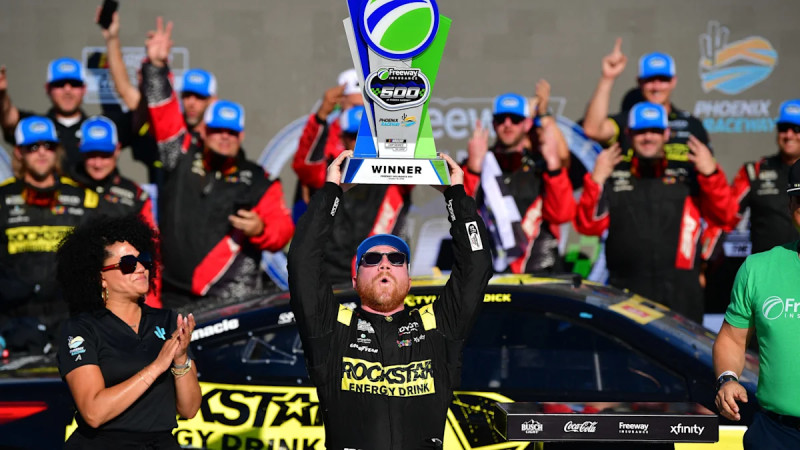 Tyler Reddick’s Phoenix win boosts his championship bid