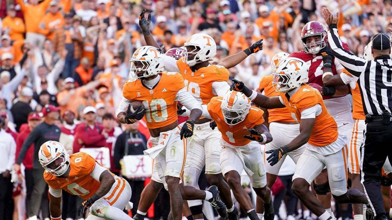 Tennessee beats Alabama 26-10 in rivalry game at Neyland Stadium