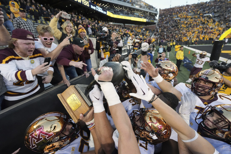 Iowa defeats Minnesota 41-3, retains Floyd of Rosedale