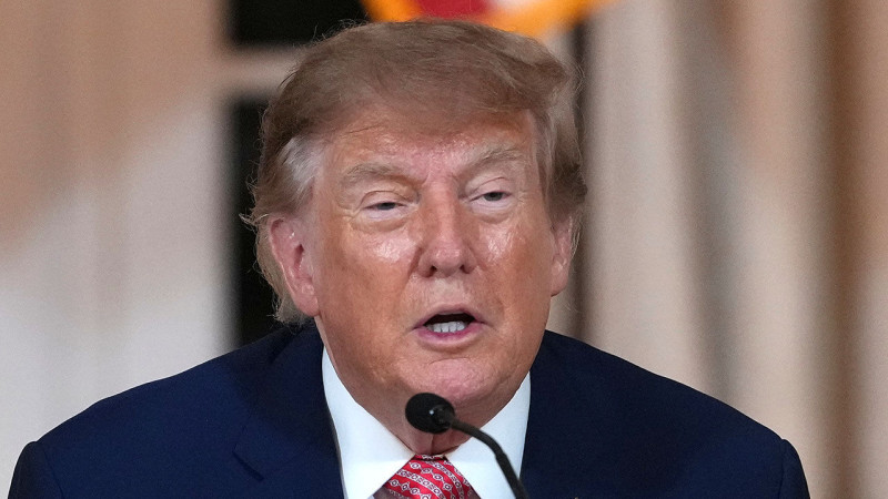 Trump Blames Aides for Bleak Midterm Outlook Amid White House Turmoil