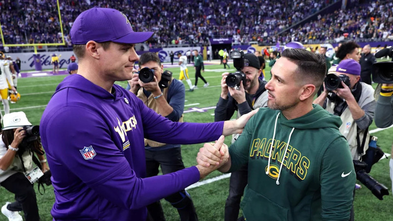 Vikings stay undefeated, eye trade moves before deadline