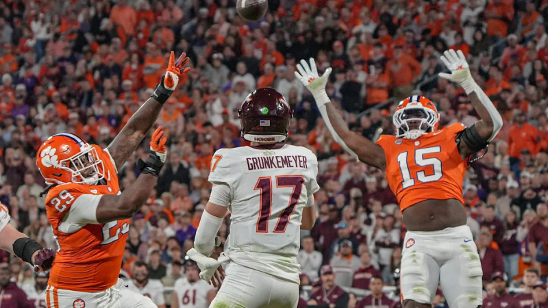 Virginia Tech defeats Clemson 20-16 to secure bowl eligibility